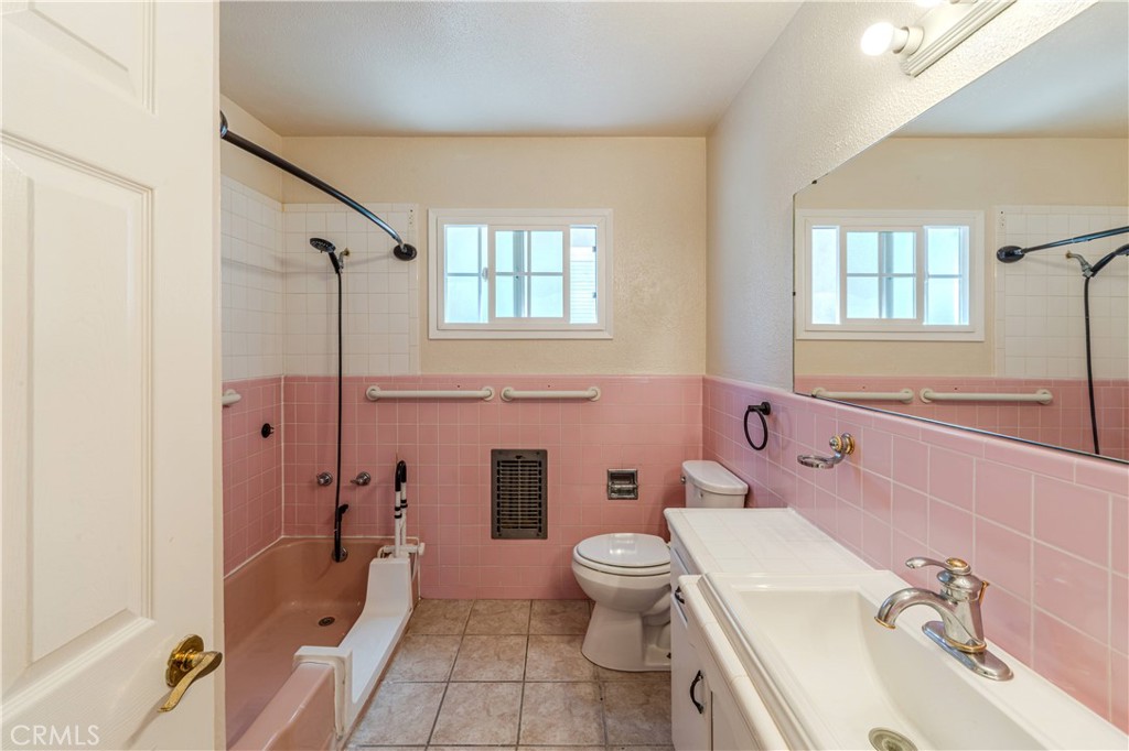 100 Cerritos Avenue 7 Property Photo 18