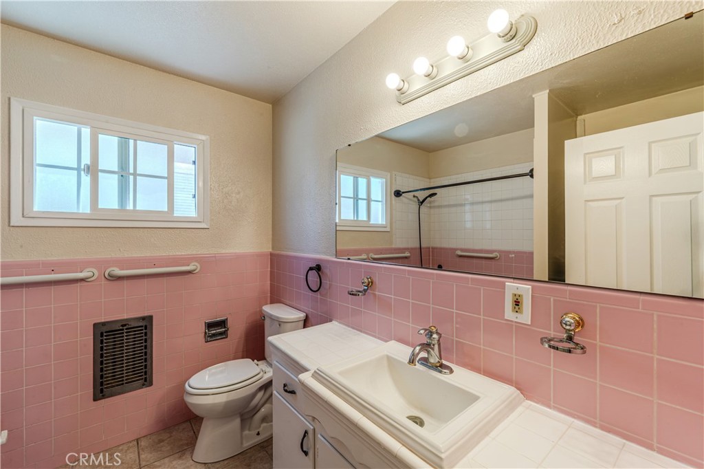 100 Cerritos Avenue 7 Property Photo 19