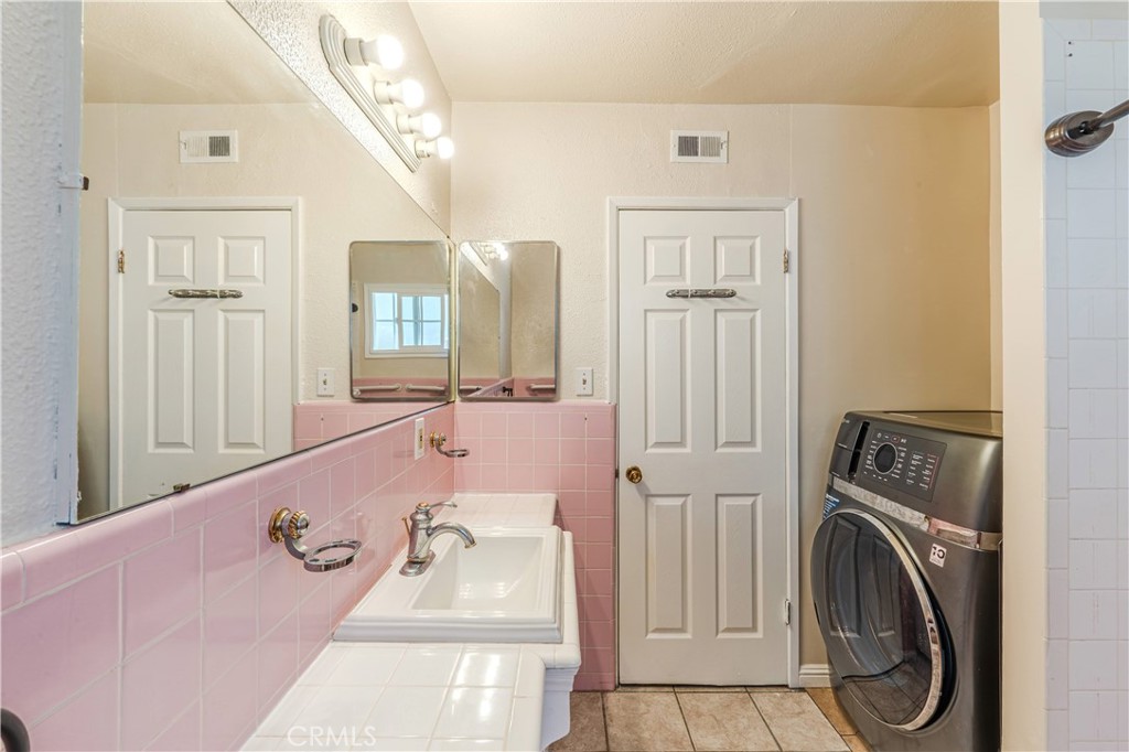 100 Cerritos Avenue 7 Property Photo 21