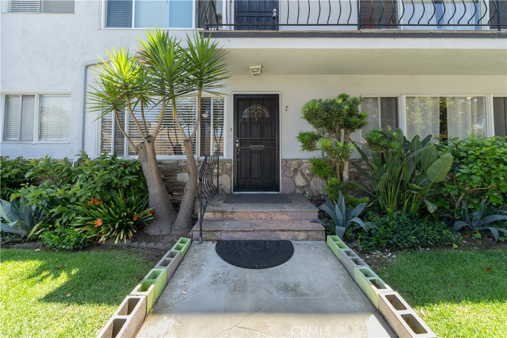 100 Cerritos Avenue 7 Property Photo 23