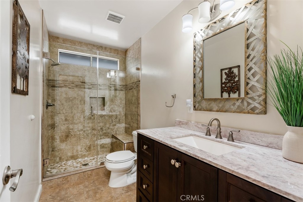1325 W Ash Property Photo 10