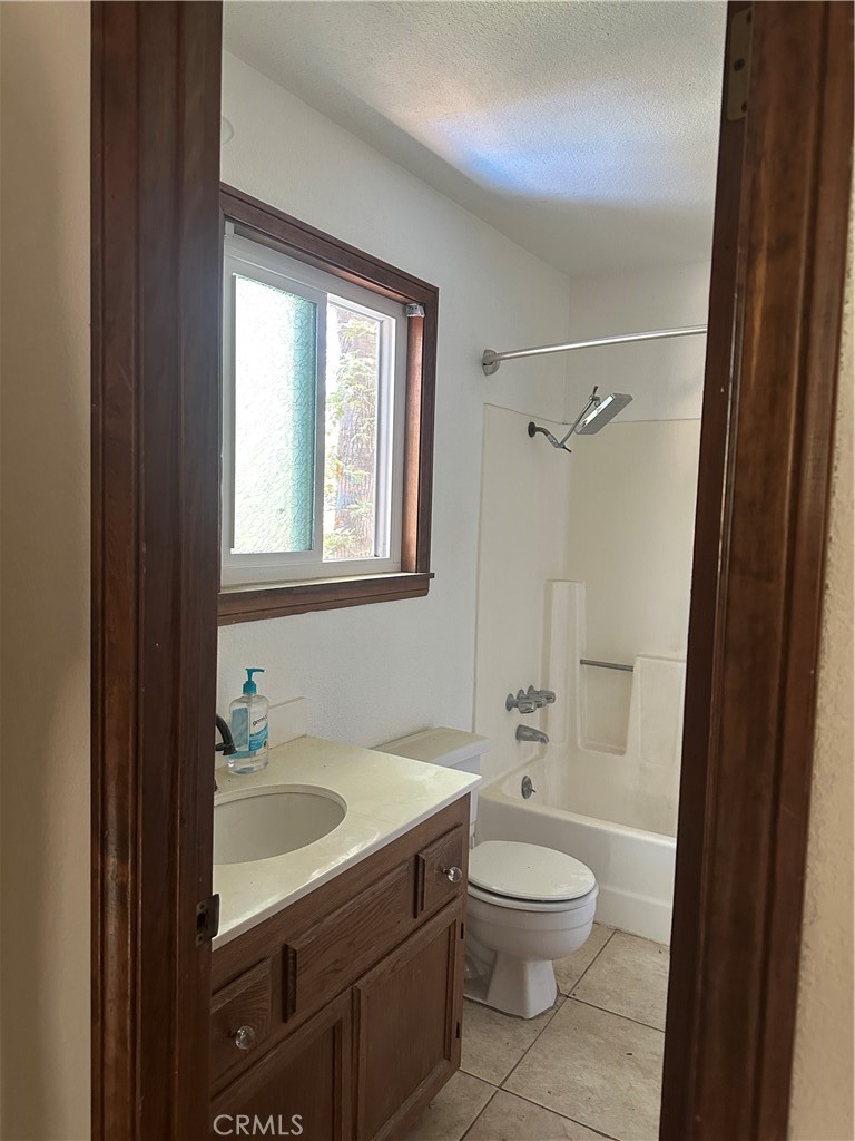 2359 Oak Property Photo 8
