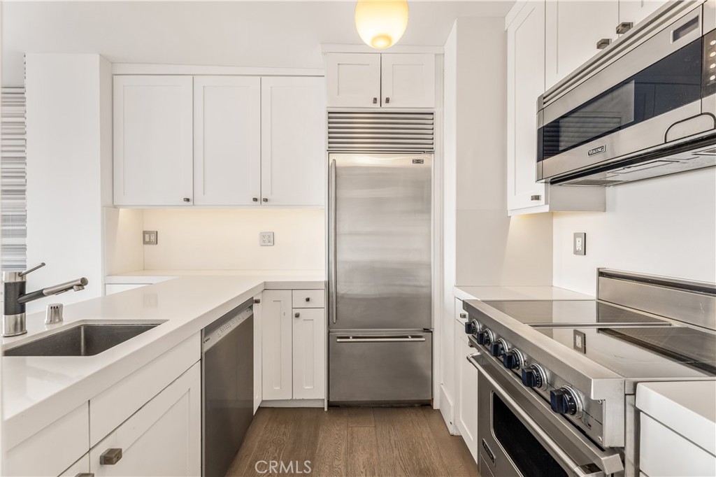 999 N Doheny Dr 310 Property Photo 11