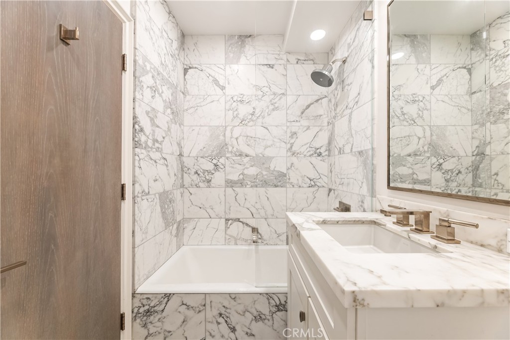 999 N Doheny Dr 310 Property Photo 15