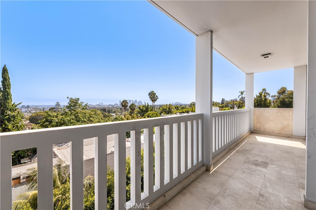 999 N Doheny Dr 310 Property Photo 17