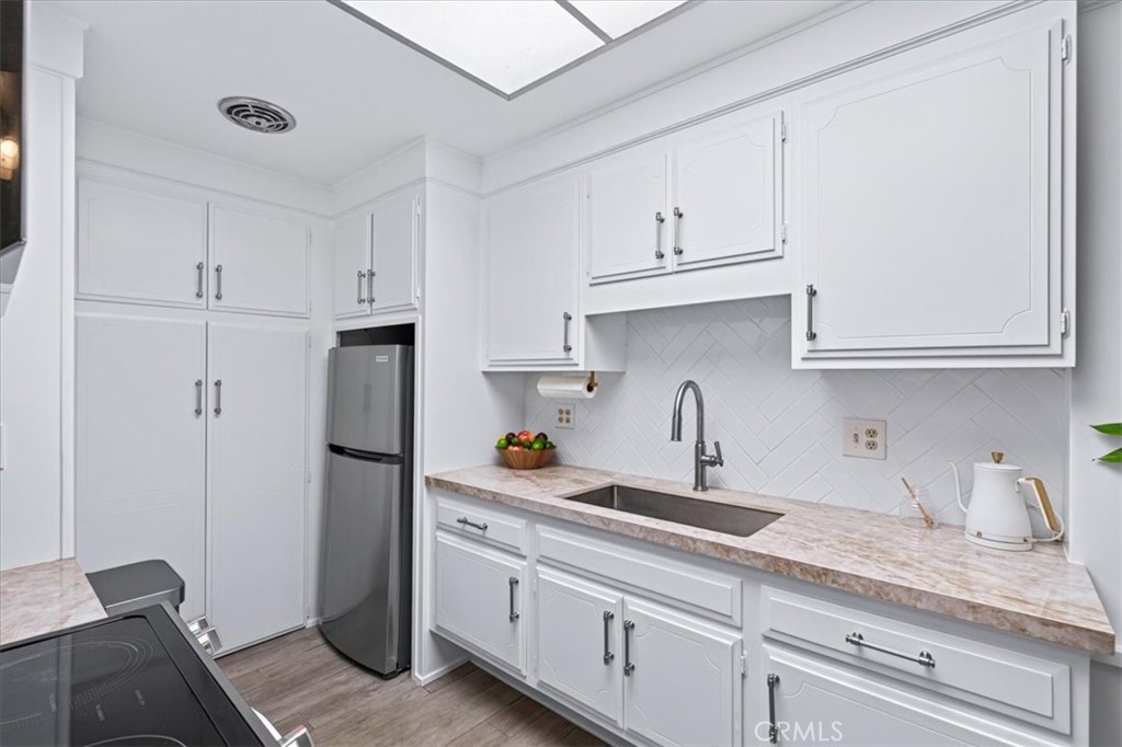 2257 Via Puerta P Property Photo 11