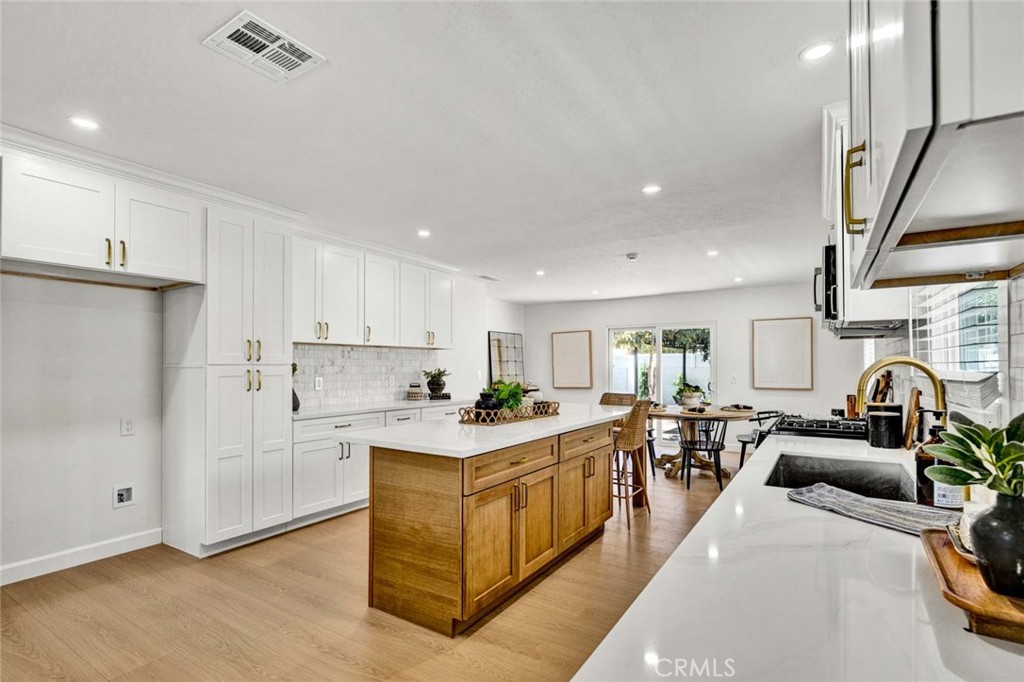 1800 E Mayfair Property Photo 6