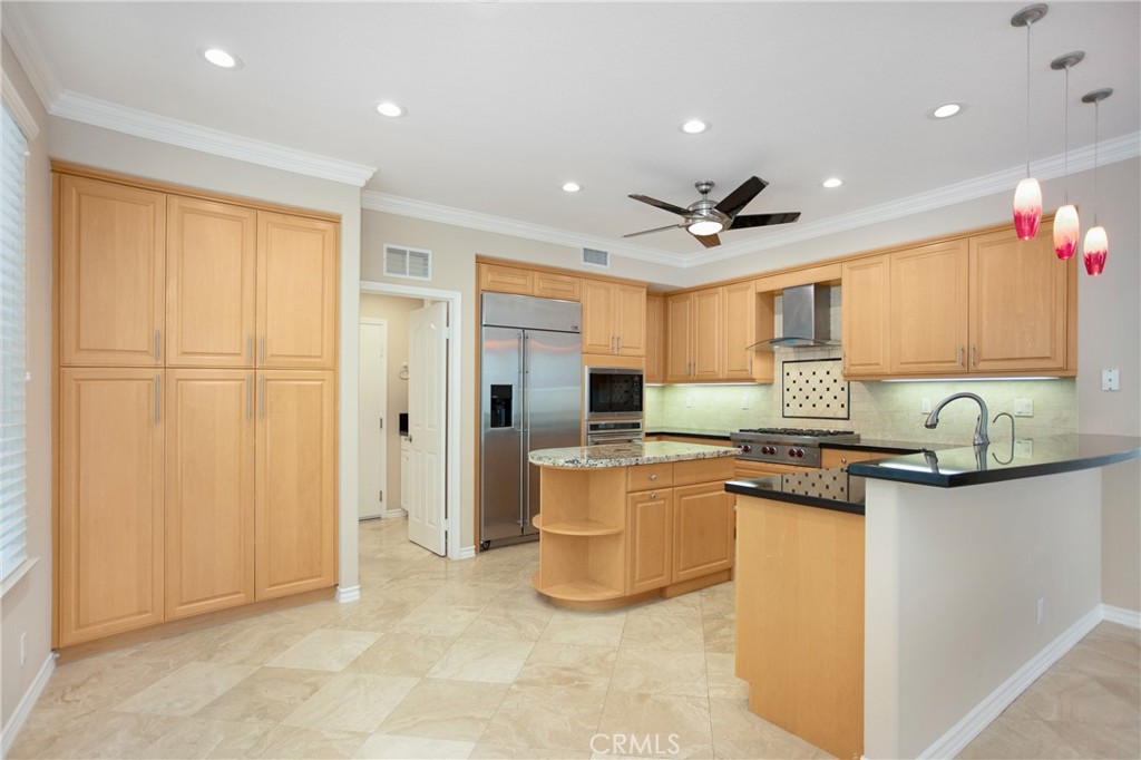 28931 Rockport Drive Property Photo 3