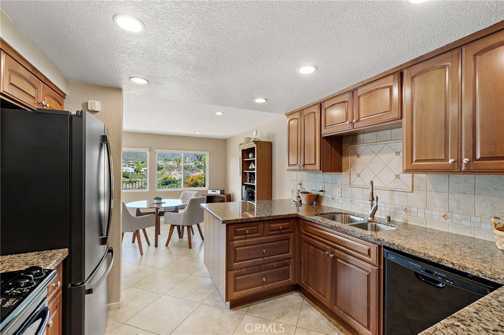 23923 Catamaran Way Property Photo 5