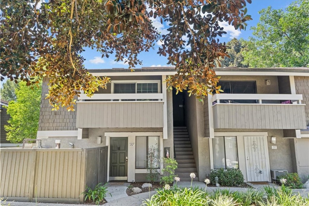208 Springview Property Photo 4