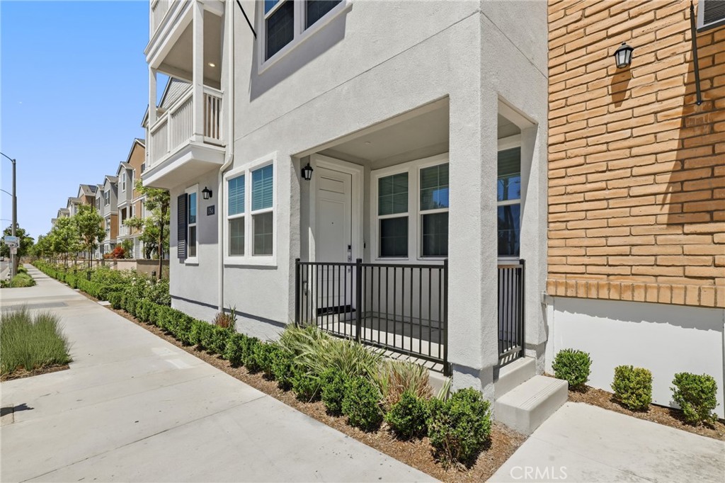 175 W La Palma Avenue 6 Property Photo 1