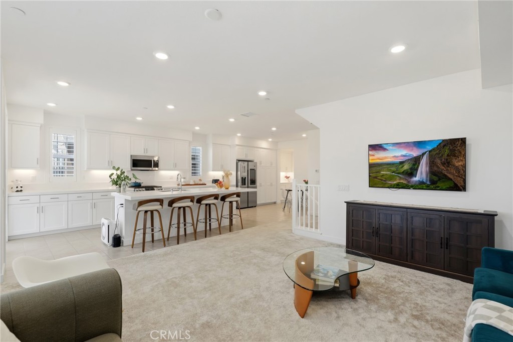 175 W La Palma Avenue 6 Property Photo 2