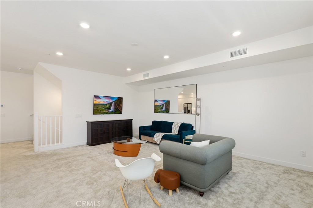 175 W La Palma Avenue 6 Property Photo 3
