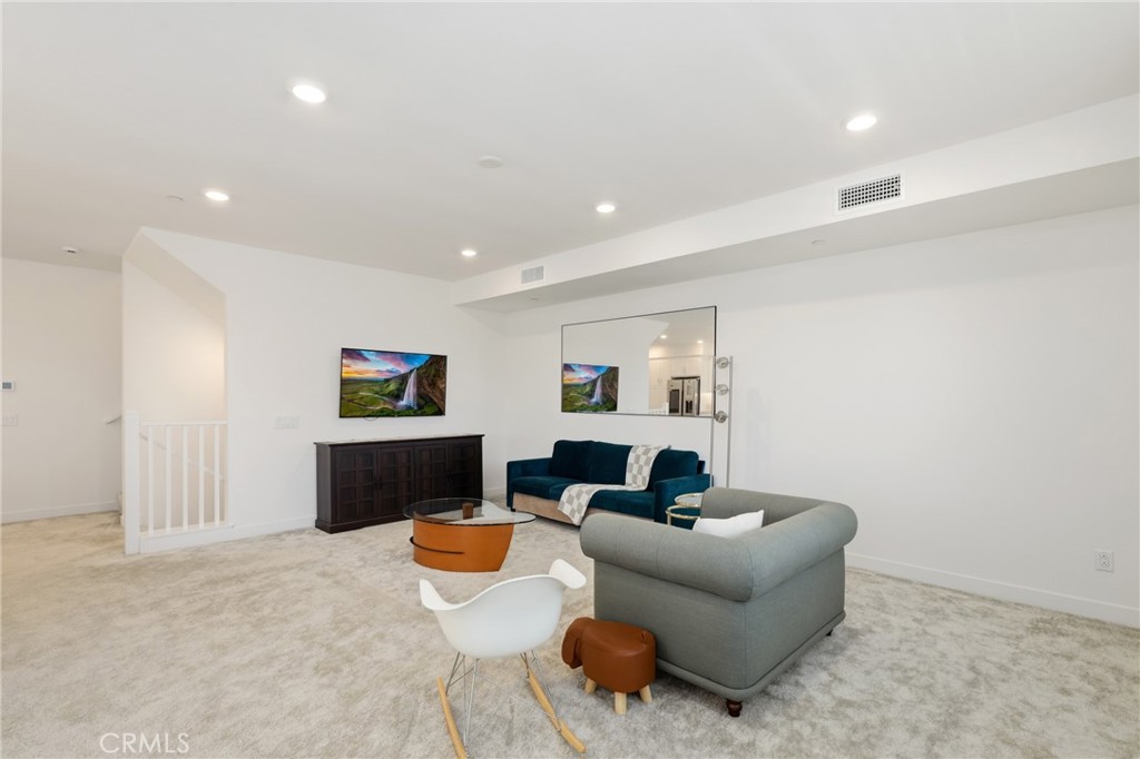 175 W La Palma Avenue 6 Property Photo 3