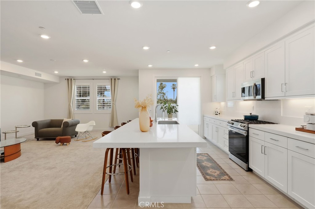 175 W La Palma Avenue 6 Property Photo 6