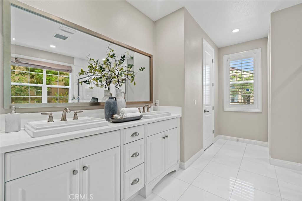 208 Radial Property Photo 35