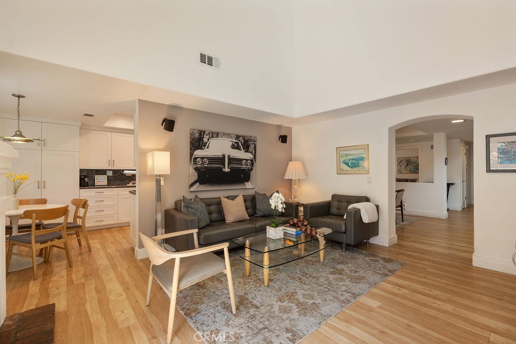 3433 Wimbledon Way Property Photo 5