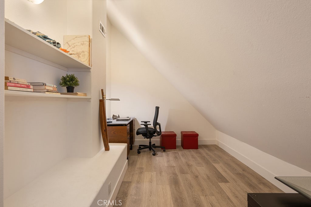 3433 Wimbledon Way Property Photo 17
