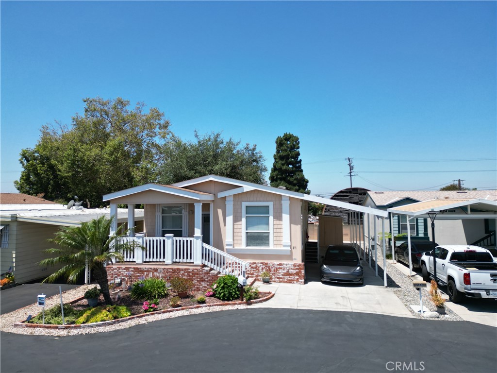 211 Albatross Lane Property Photo 1