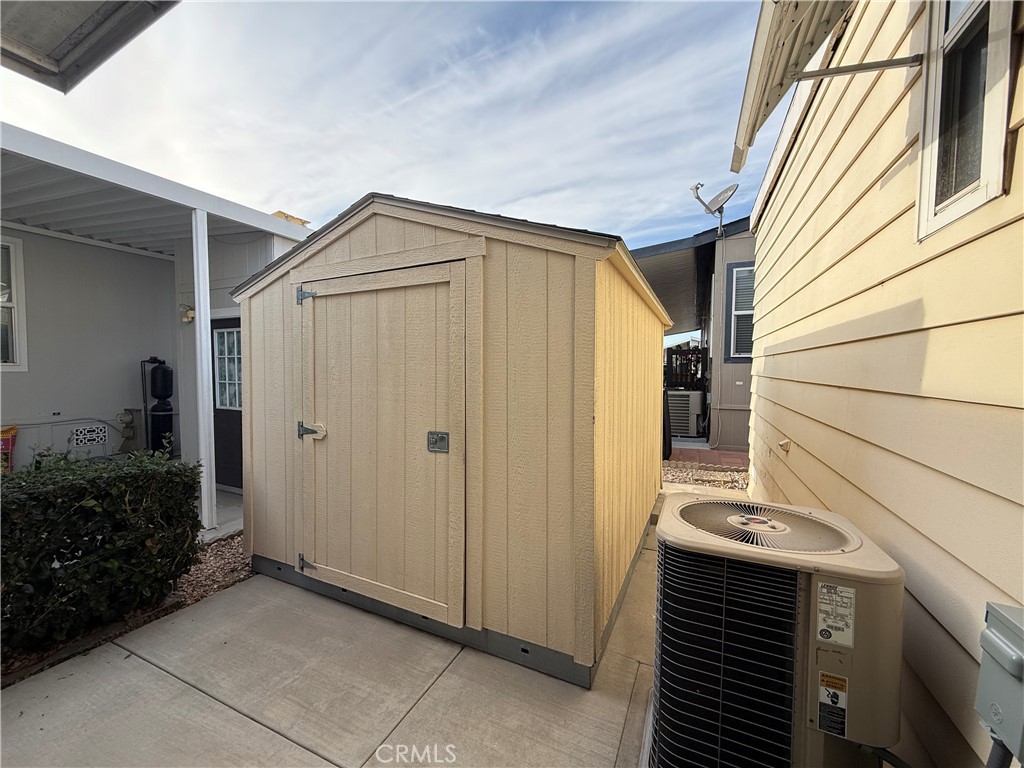 14851 Jeffrey 117 Property Photo 5
