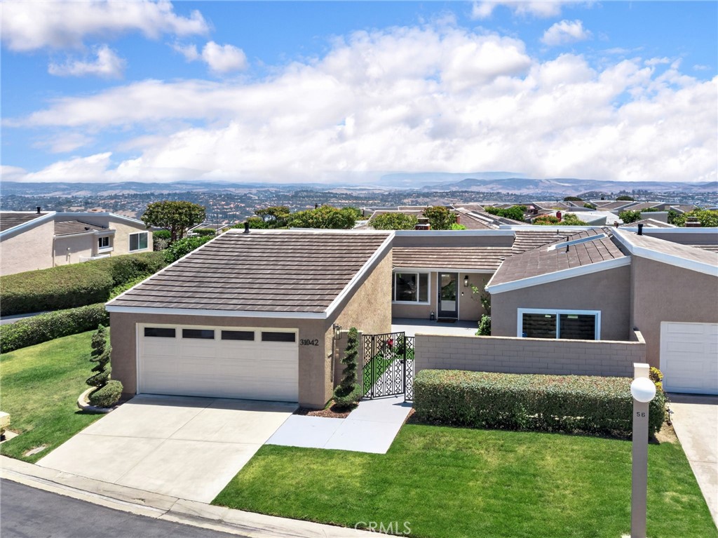 31042 Carrara Property Photo 1