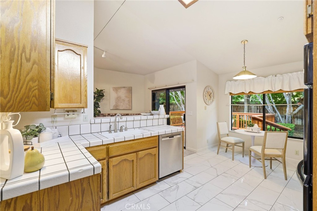 581 Jeannie Property Photo 11