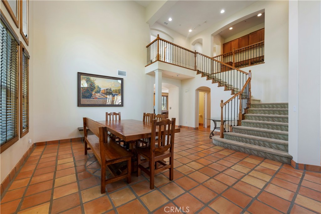 505 Acacia Court Property Photo 6
