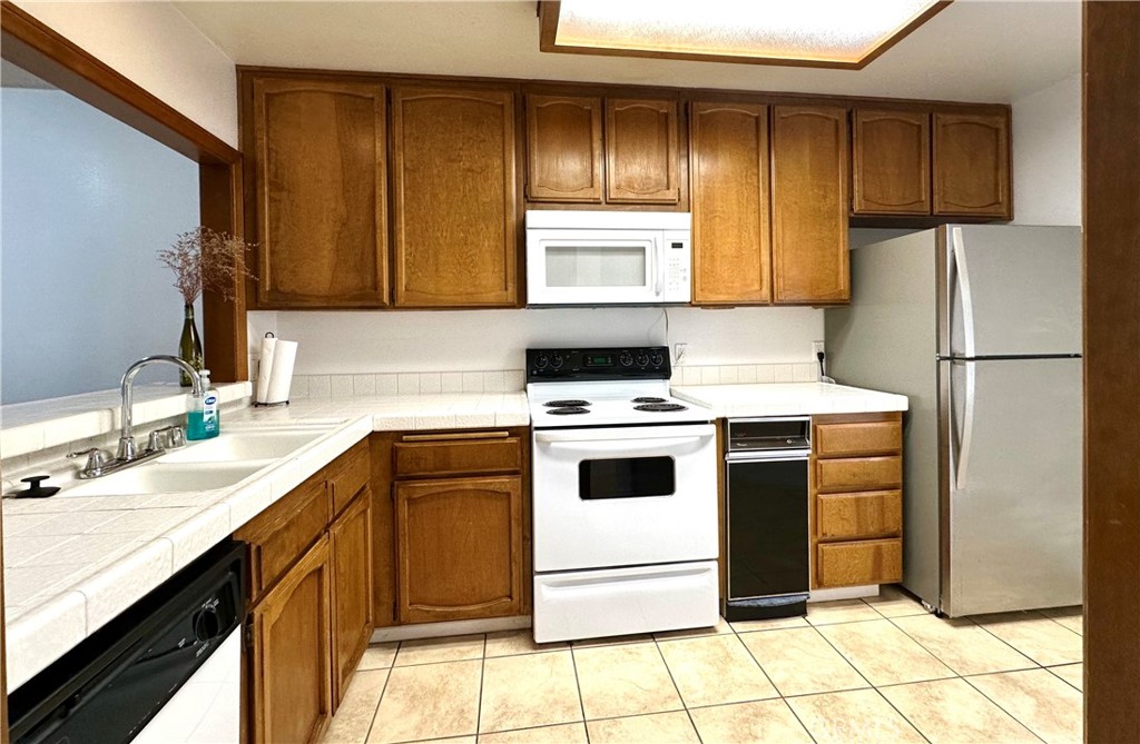 3525 Lebon Drive 204 Property Photo 8