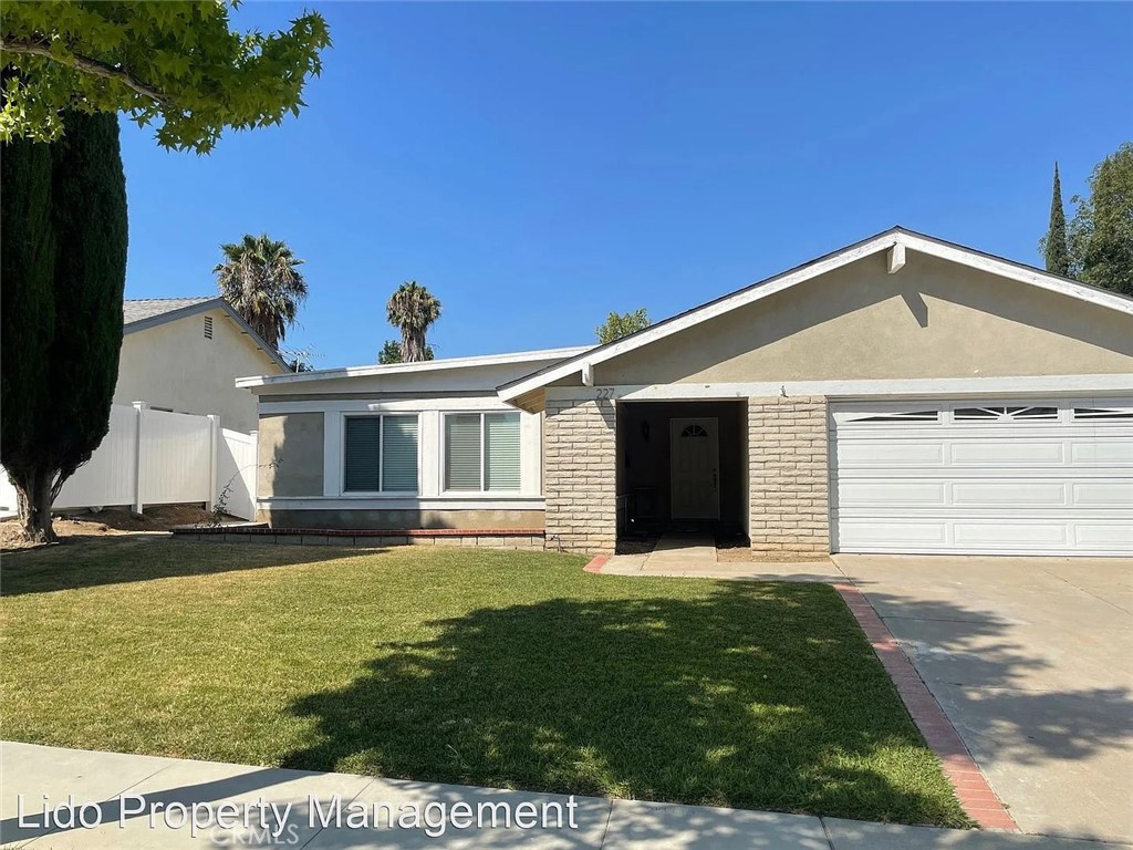 227 N Sweetwater Property Photo