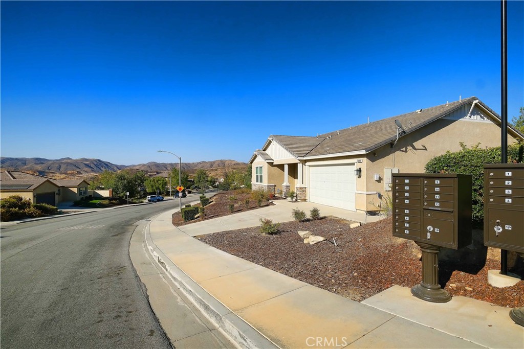 4096 Elderberry Property Photo 3