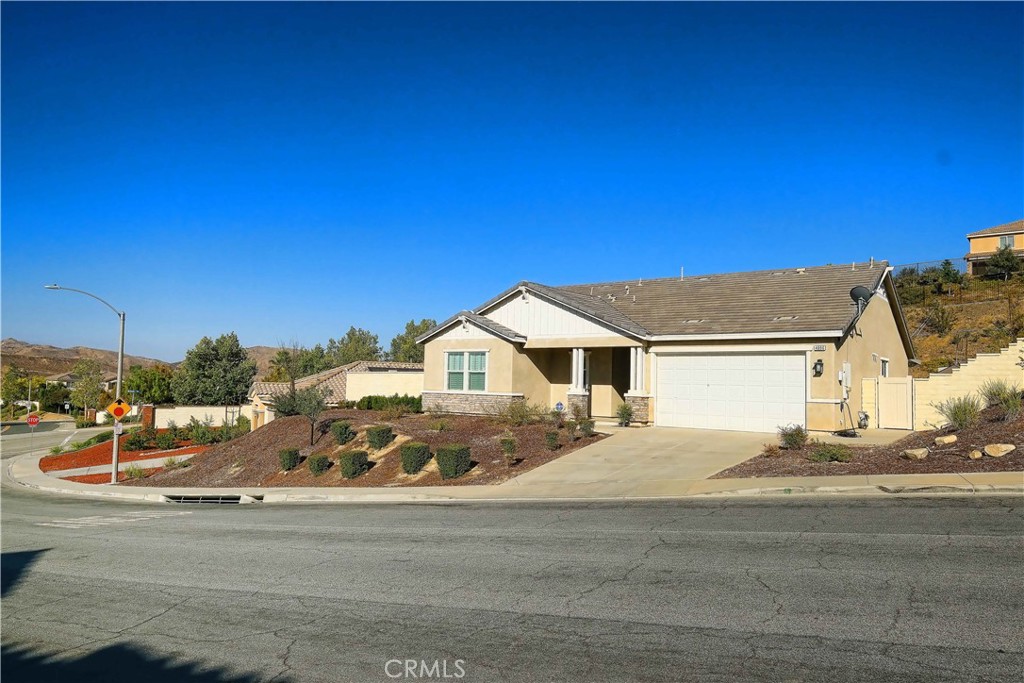 4096 Elderberry Property Photo 4