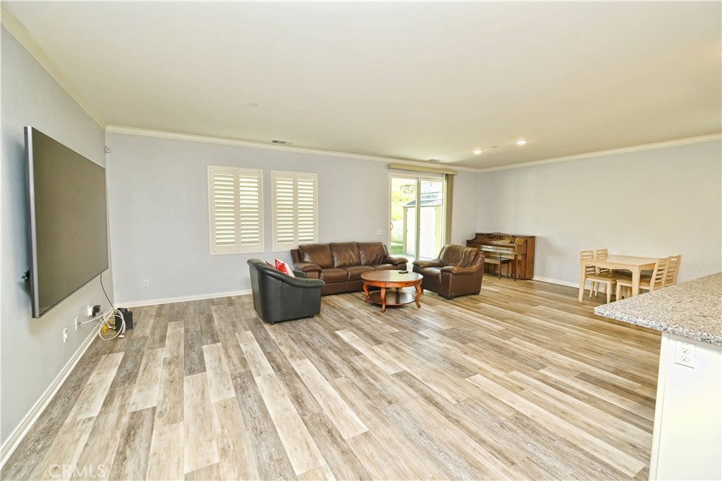 4096 Elderberry Property Photo 6