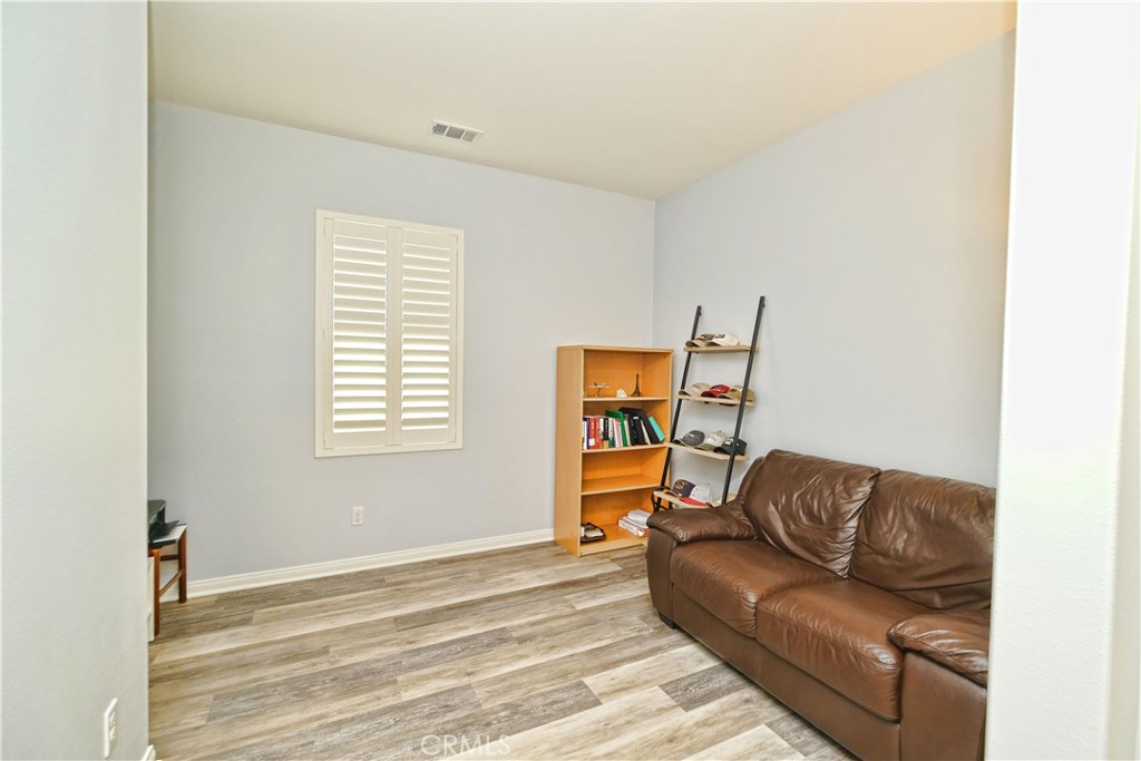 4096 Elderberry Property Photo 29