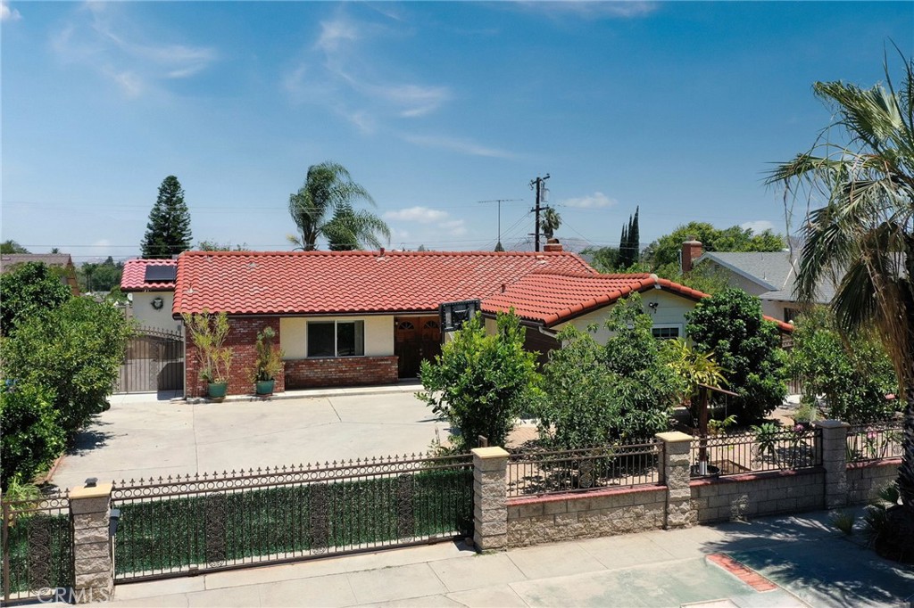 129 E Rancho Property Photo 1