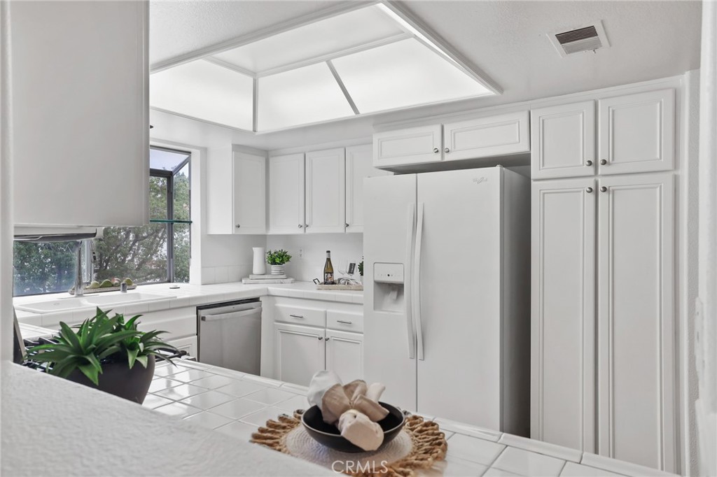 54 Pamplona Property Photo 7