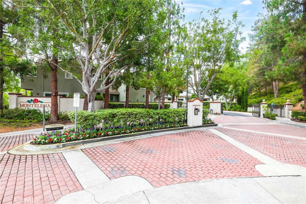 54 Pamplona Property Photo 30