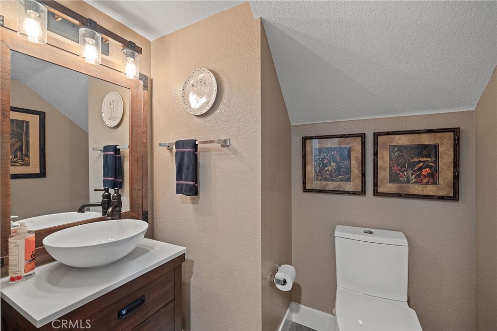 14 Helmcrest Property Photo 8