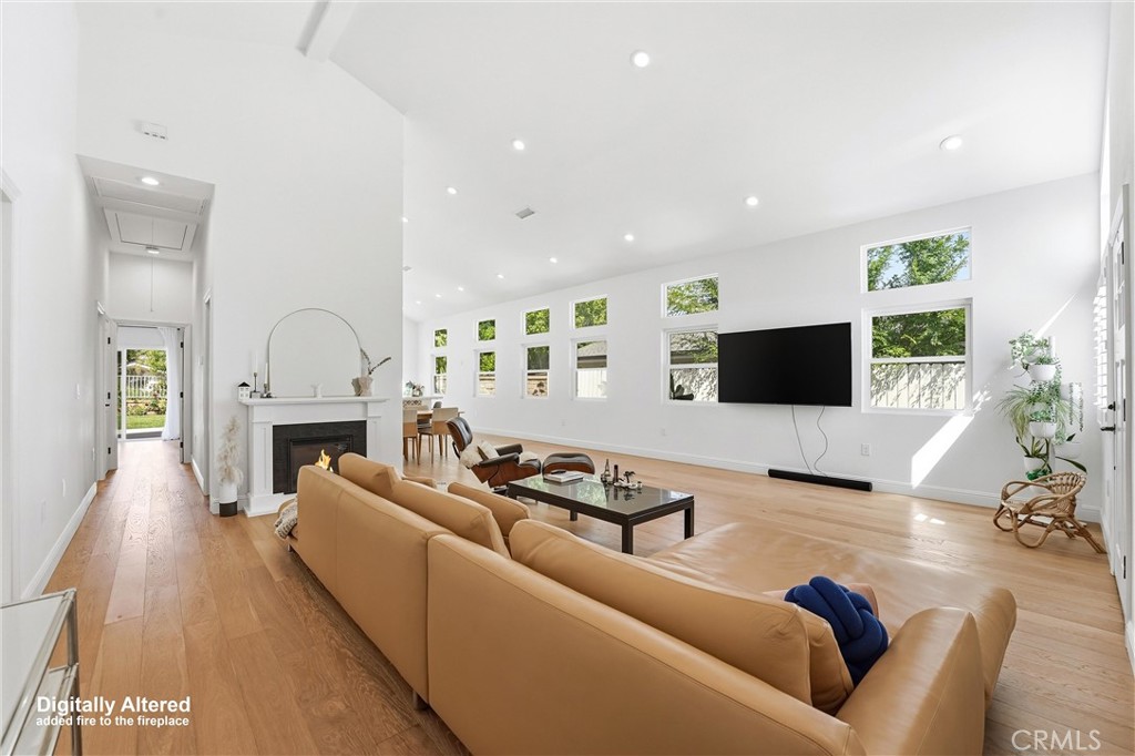 28435 Ronea Property Photo 6