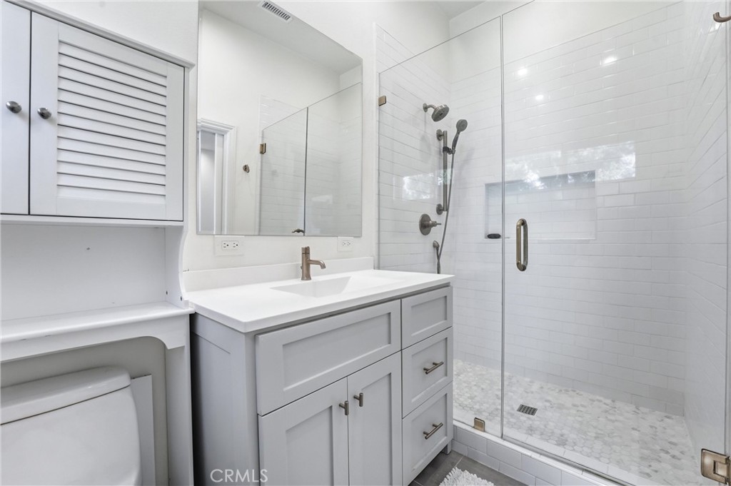 28435 Ronea Property Photo 8