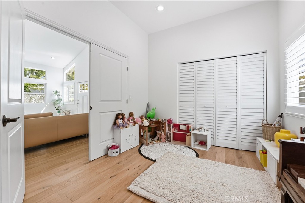 28435 Ronea Property Photo 10