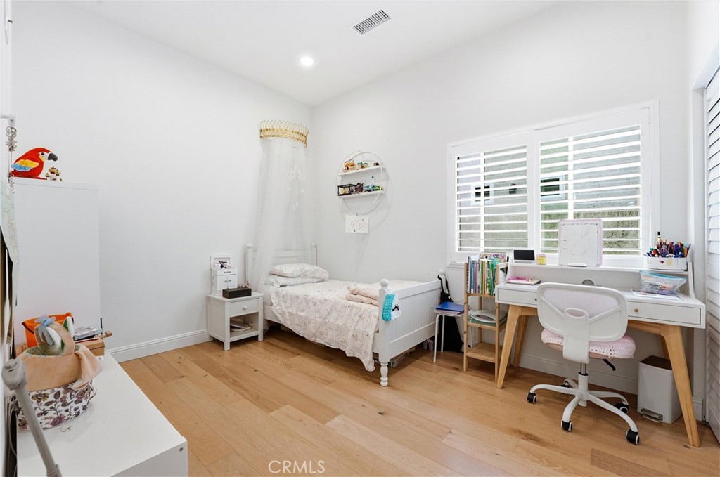 28435 Ronea Property Photo 11