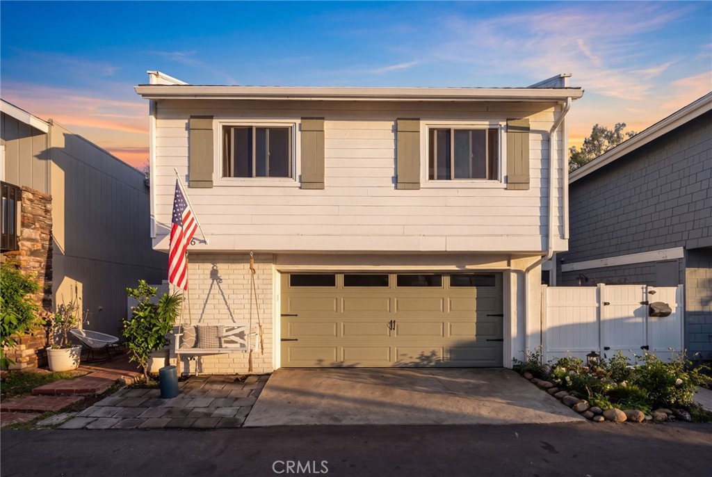 25566 Via Del Rey Property Photo 1