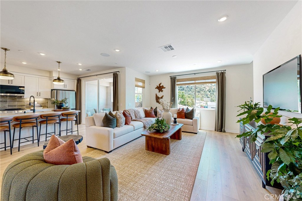 545 Gregory Way Property Photo 4