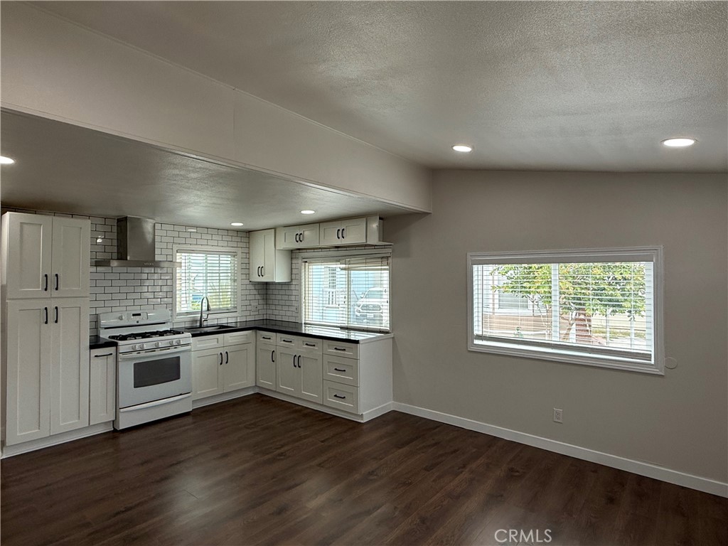 1741 Pomona Avenue 21 Property Photo 2