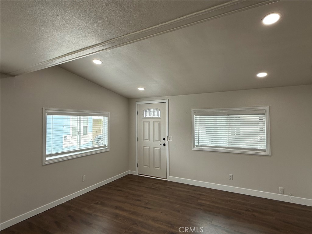 1741 Pomona Avenue 21 Property Photo 4