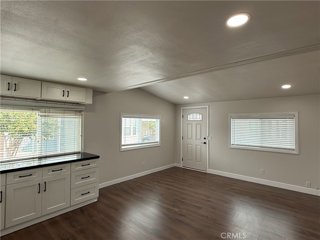 1741 Pomona Avenue 21 Property Photo 5