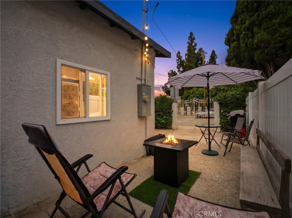 411 S Hewes St Property Photo 3