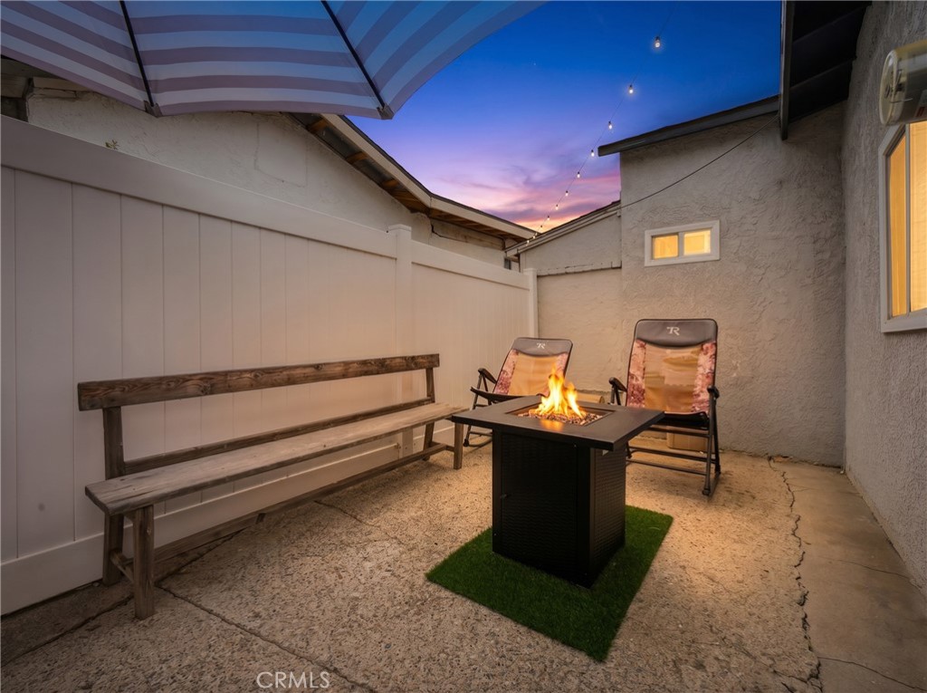 411 S Hewes St Property Photo 4