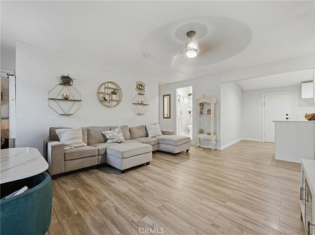411 S Hewes St Property Photo 8