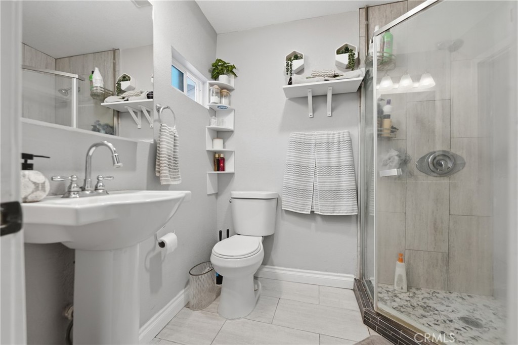 411 S Hewes St Property Photo 21
